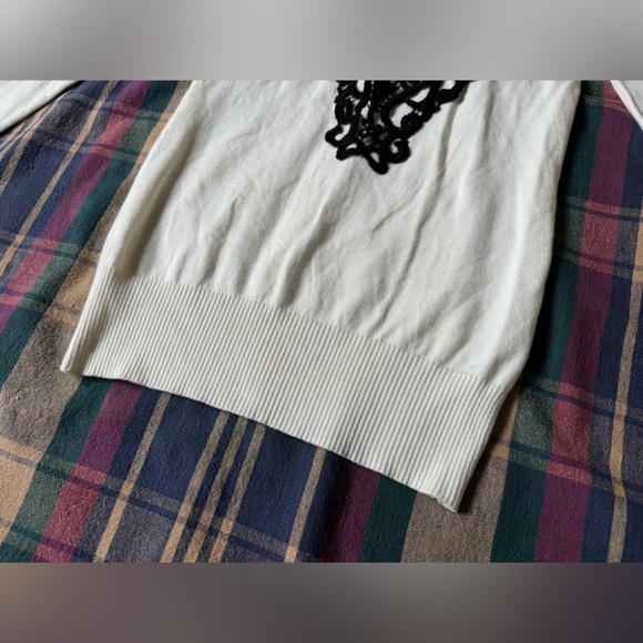 Lady Dutch High Society White Lace/Appliqué Longsleeve Top - Picture 3 of 12